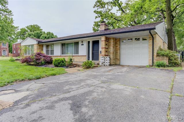 1101 E Parkedge Lane, University City, MO 63130