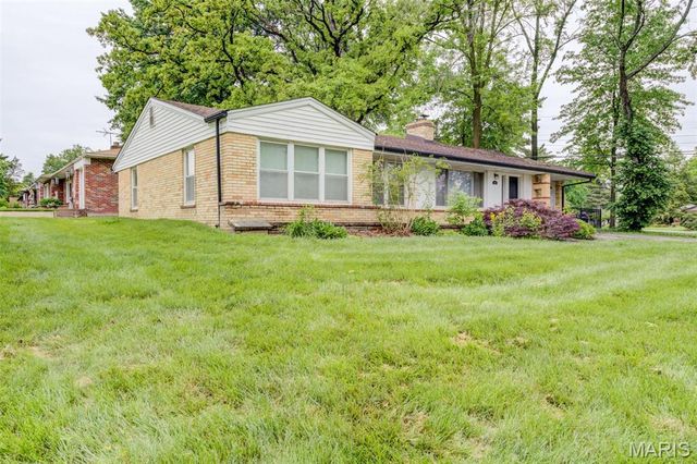 1101 E Parkedge Lane, University City, MO 63130