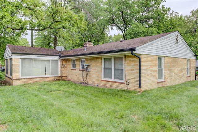 1101 E Parkedge Lane, University City, MO 63130