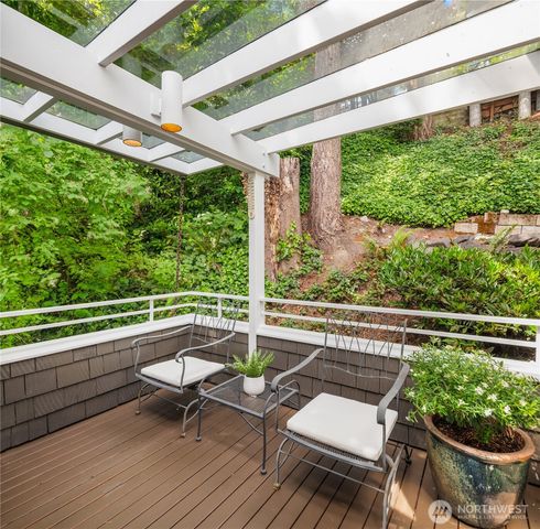 2240 W Lake Sammamish Pkwy NE, Redmond, WA 98052
