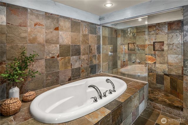 2240 W Lake Sammamish Pkwy NE, Redmond, WA 98052