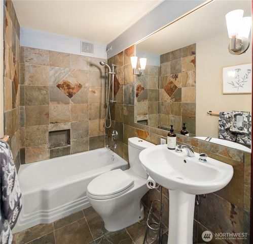 2240 W Lake Sammamish Pkwy NE, Redmond, WA 98052