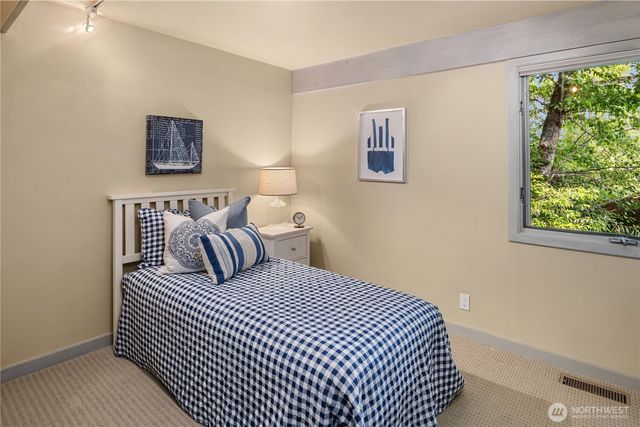 2240 W Lake Sammamish Pkwy NE, Redmond, WA 98052