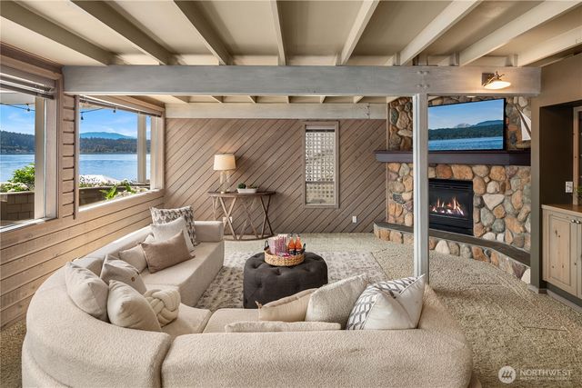 2240 W Lake Sammamish Pkwy NE, Redmond, WA 98052