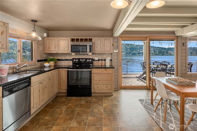 2240 W Lake Sammamish Pkwy NE, Redmond, WA 98052