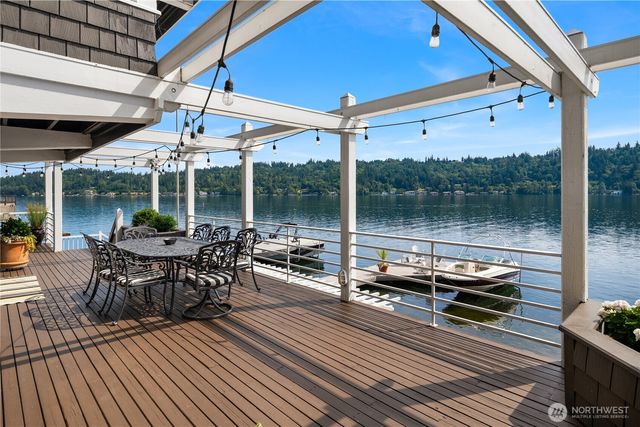 2240 W Lake Sammamish Pkwy NE, Redmond, WA 98052