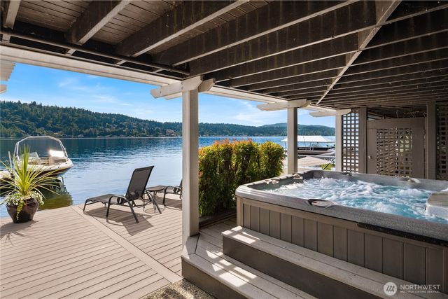 2240 W Lake Sammamish Pkwy NE, Redmond, WA 98052