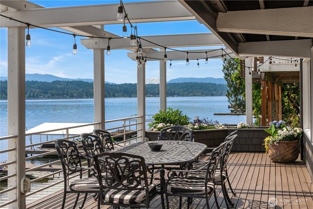 2240 W Lake Sammamish Pkwy NE, Redmond, WA 98052