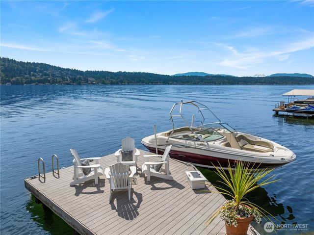 2240 W Lake Sammamish Pkwy NE, Redmond, WA 98052