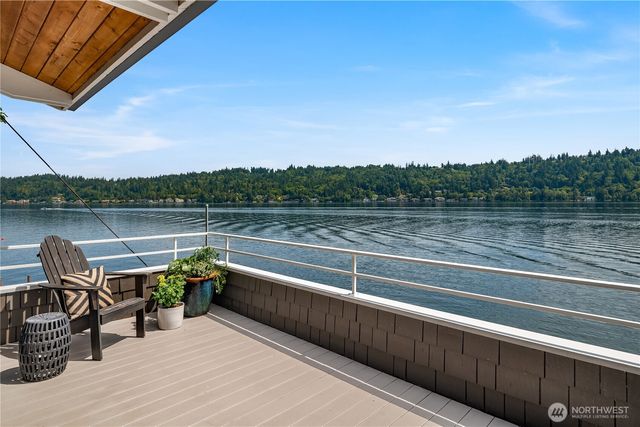 2240 W Lake Sammamish Pkwy NE, Redmond, WA 98052