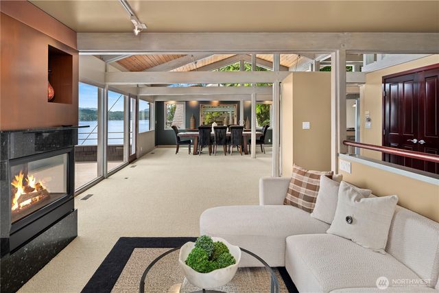 2240 W Lake Sammamish Pkwy NE, Redmond, WA 98052
