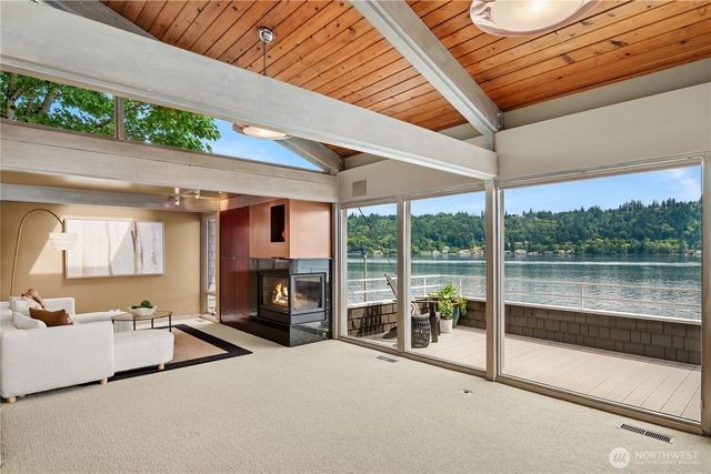 2240 W Lake Sammamish Pkwy NE, Redmond, WA 98052