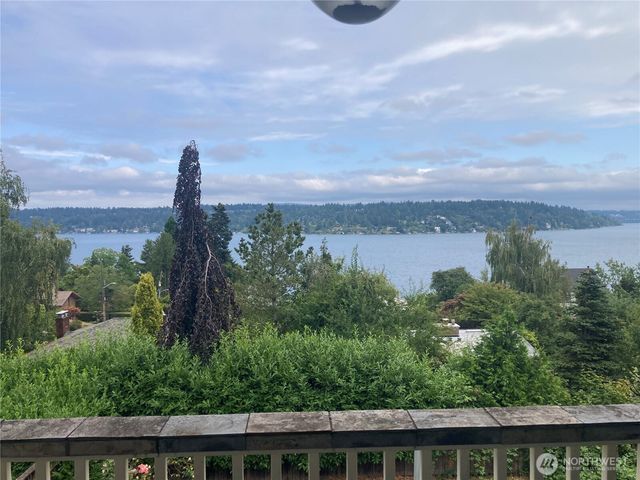 6906 55th Avenue S, Seattle, WA 98118