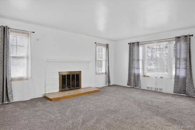 18671 Huntington Avenue, Harper Woods, MI 48225