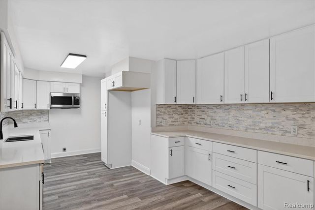 18671 Huntington Avenue, Harper Woods, MI 48225