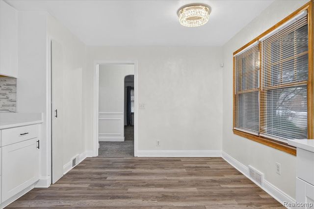 18671 Huntington Avenue, Harper Woods, MI 48225