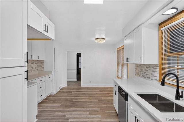 18671 Huntington Avenue, Harper Woods, MI 48225