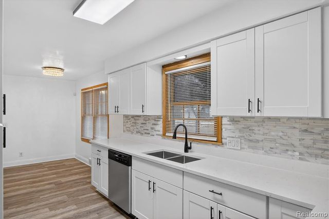 18671 Huntington Avenue, Harper Woods, MI 48225