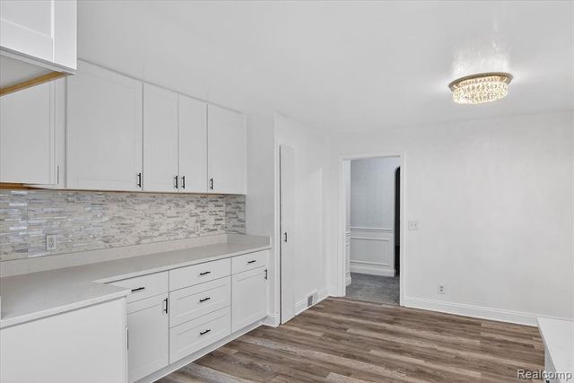 18671 Huntington Avenue, Harper Woods, MI 48225