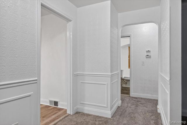 18671 Huntington Avenue, Harper Woods, MI 48225