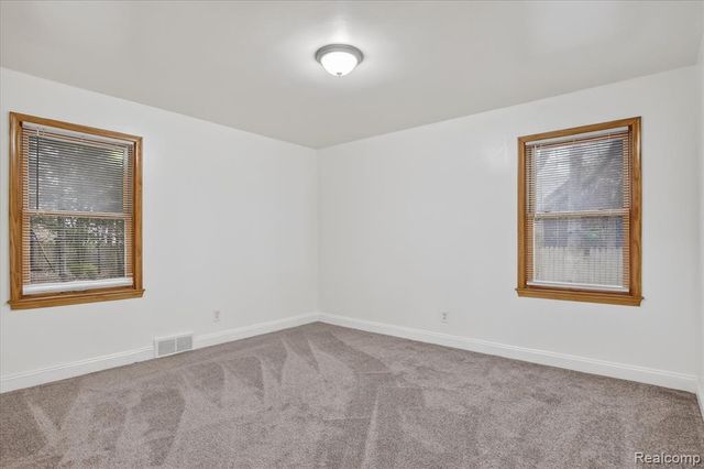 18671 Huntington Avenue, Harper Woods, MI 48225