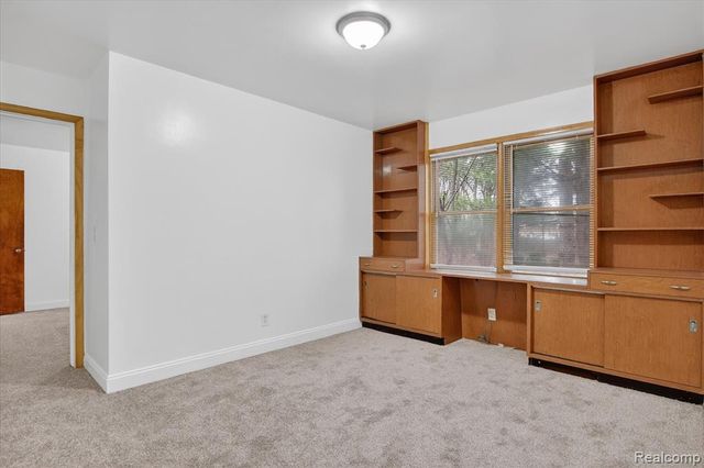 18671 Huntington Avenue, Harper Woods, MI 48225