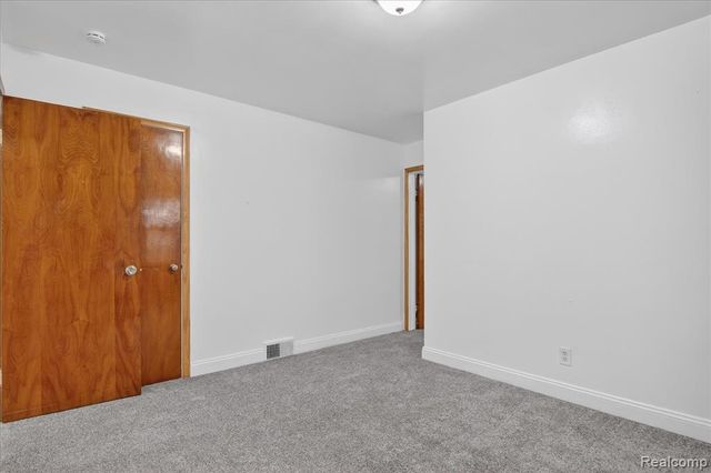 18671 Huntington Avenue, Harper Woods, MI 48225