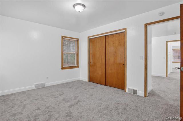 18671 Huntington Avenue, Harper Woods, MI 48225