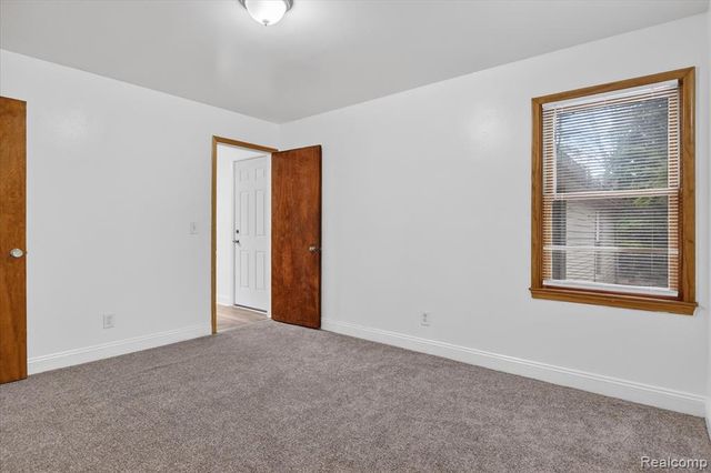 18671 Huntington Avenue, Harper Woods, MI 48225