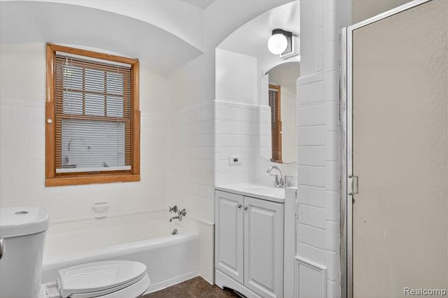 18671 Huntington Avenue, Harper Woods, MI 48225