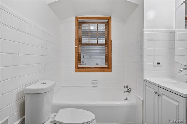 18671 Huntington Avenue, Harper Woods, MI 48225