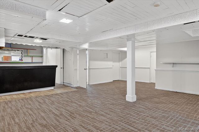 18671 Huntington Avenue, Harper Woods, MI 48225