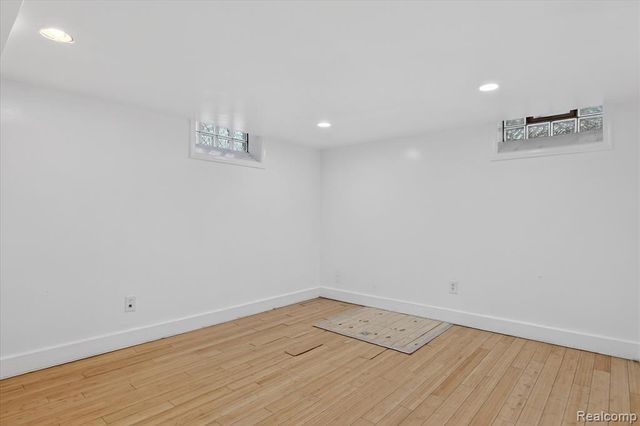 18671 Huntington Avenue, Harper Woods, MI 48225