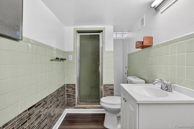 18671 Huntington Avenue, Harper Woods, MI 48225