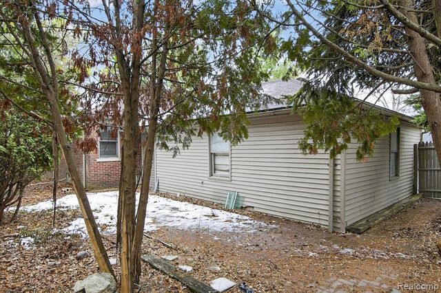 18671 Huntington Avenue, Harper Woods, MI 48225