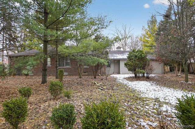 18671 Huntington Avenue, Harper Woods, MI 48225