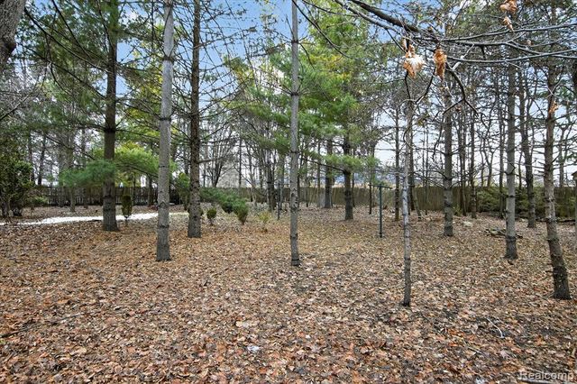 18671 Huntington Avenue, Harper Woods, MI 48225