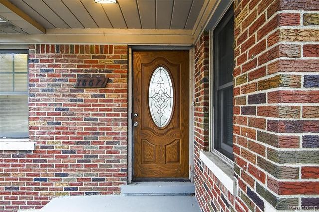 18671 Huntington Avenue, Harper Woods, MI 48225