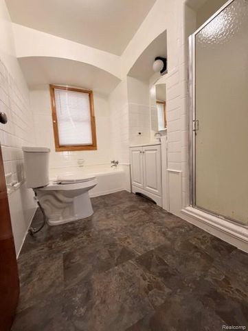 18671 Huntington Avenue, Harper Woods, MI 48225