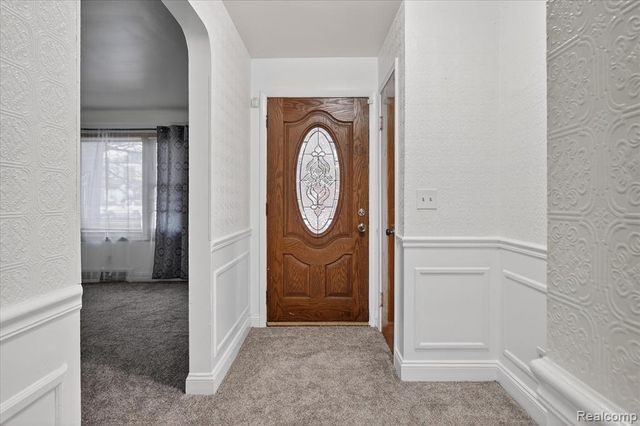 18671 Huntington Avenue, Harper Woods, MI 48225