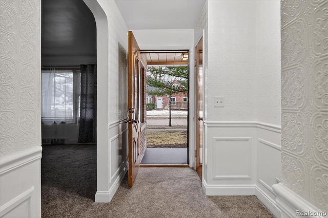 18671 Huntington Avenue, Harper Woods, MI 48225