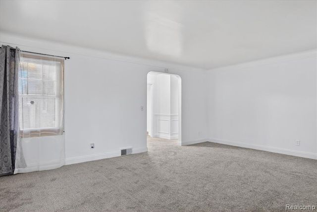 18671 Huntington Avenue, Harper Woods, MI 48225