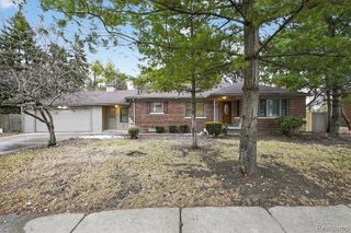 18671 Huntington Avenue, Harper Woods, MI 48225