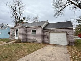 700 Drake Avenue, Windom, MN 56101