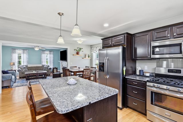 97 Sawtelle Rd, Leominster, MA 01453