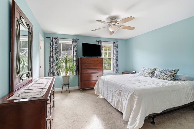 97 Sawtelle Rd, Leominster, MA 01453