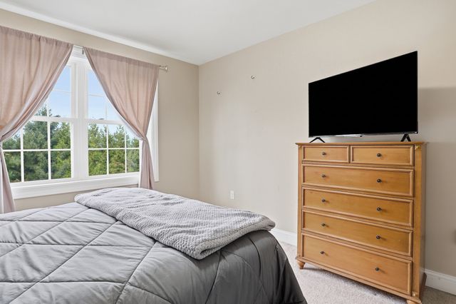 97 Sawtelle Rd, Leominster, MA 01453