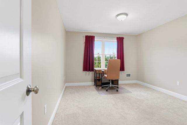 97 Sawtelle Rd, Leominster, MA 01453