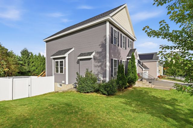 97 Sawtelle Rd, Leominster, MA 01453