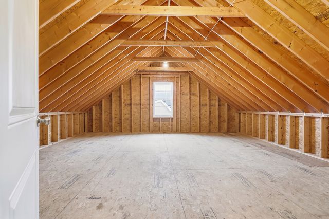 97 Sawtelle Rd, Leominster, MA 01453